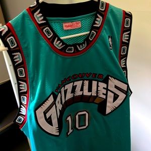 Men’s Large Vancouver Grizzlies Jersey